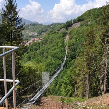 Il ponte tibetano più lungo del mondo si trova in Italia