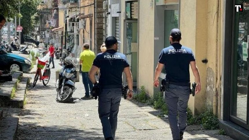 Napoli, sfregiate con acido