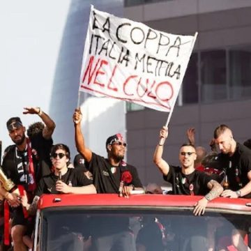 Festa scudetto Milan, perchè lo striscione contro l’Inter ha imbarazzato il club rossonero