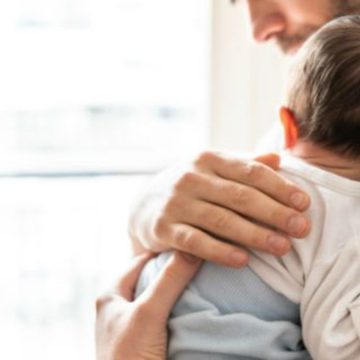 WeWorld: solo un uomo su due usa il congedo parentale. Il rapporto