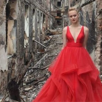 Valerie, ragazza ucraina in abito da ballo