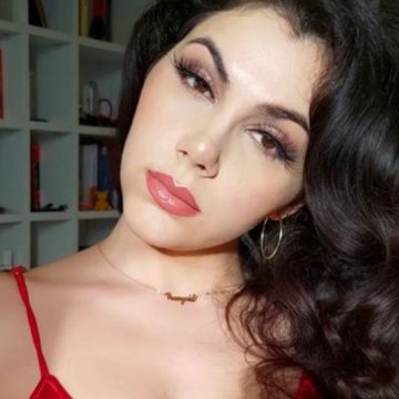 Valentina Nappi annusare pubblico arte contemporanea