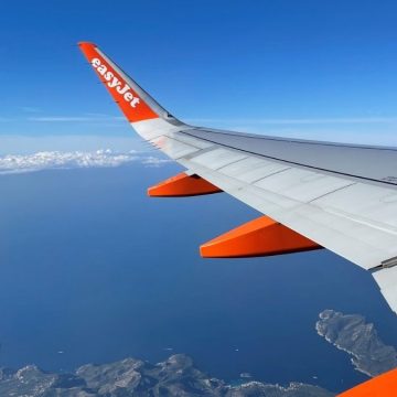 Allarme bomba su un volo Easyjet per Minorca: spavento tra i passeggeri