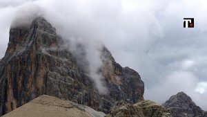 Dolomiti si stacca pilastro