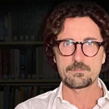 Danilo Toninelli cravatta nera