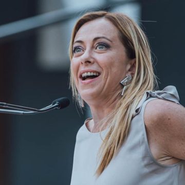 la stampa estera incorona meloni