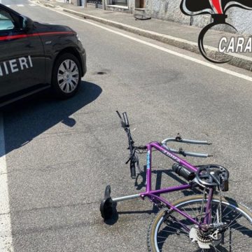 Monza ruba auto investe padre