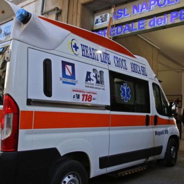 Napoli accoltellato 15enne