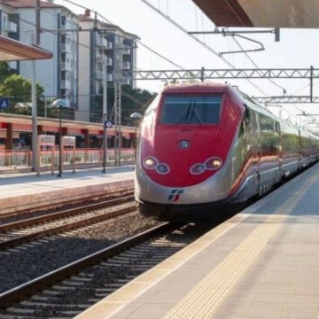 Riccione ragazze morte treno