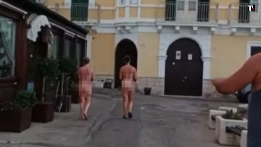 Gallipoli, video turiste nude diventa virale. Le immagini scandalose