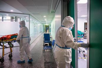 example-224 Covid Italia, sale pressione su ospedali: 9 regioni a rischio alto