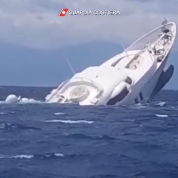 Catanzaro yacht affondato video