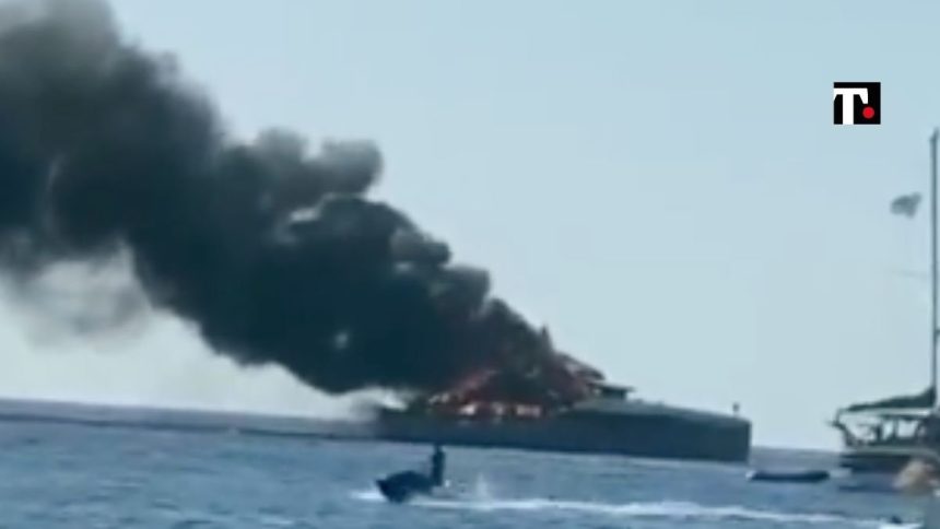 Formentera, prende fuoco lo yacht di Paolo Scudieri: nessun ferito