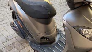 Napoli, sei su uno scooter