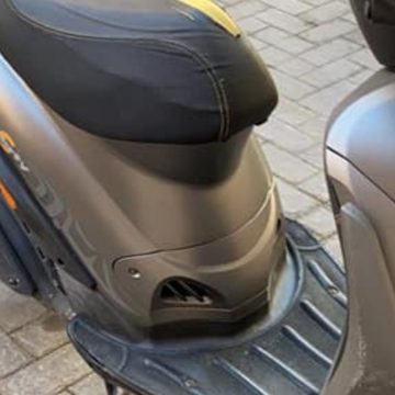 Napoli, sei su uno scooter