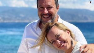 Salvini e Meloni abbracci