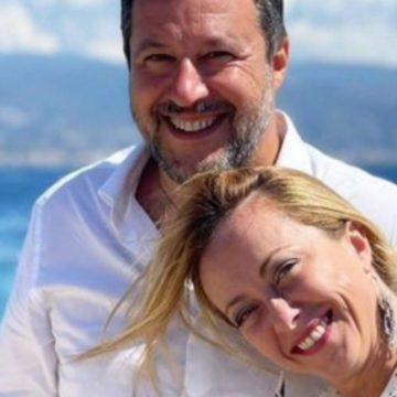 Salvini e Meloni abbracci