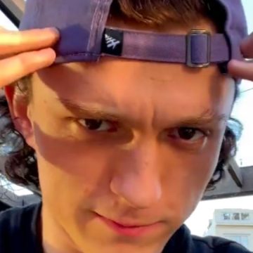 Tom Holland profili social