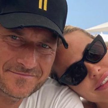 Totti Ilary Chanel social