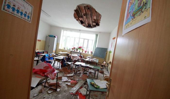 In Italia crolla una scuola ogni 4 giorni. Il report sulla sicurezza scolastica