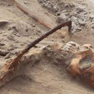 Polonia, trovato lo scheletro della “donna vampiro”