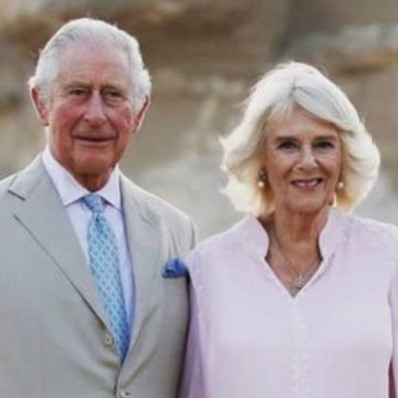 Carlo e Camilla, uova contro i reali. Arrestato un uomo