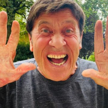 Gianni Morandi, le mani