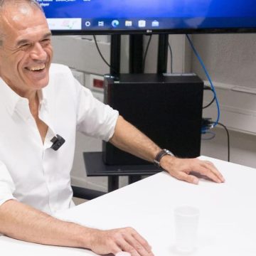 Carlo Cottarelli fuori dal Parlamento