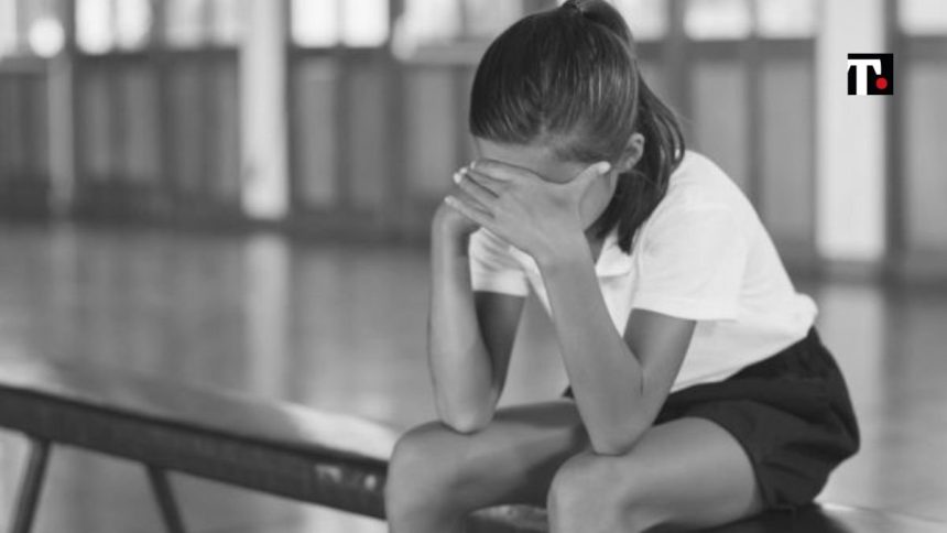 Casa e sport: gli abusi sui minori avvengono nei luoghi più “sicuri”. Il report