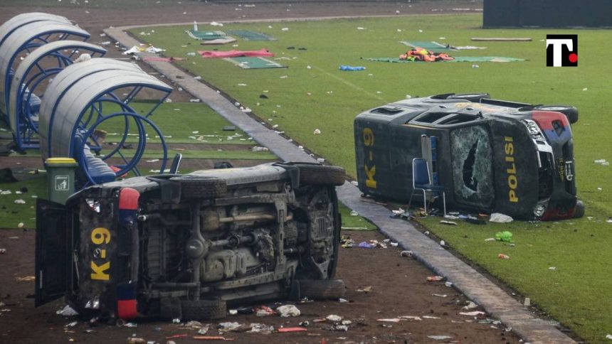 Indonesia scontri partita di calcio