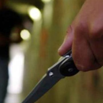 Napoli, accoltellato un ragazzo
