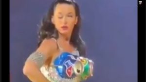 Katy Perry, occhio paralizzato