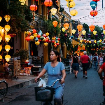 Il commercio italiano in Oriente: vola il Vietnam. Leggi il report Sace