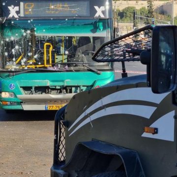Gerusalemme esplosioni fermate bus