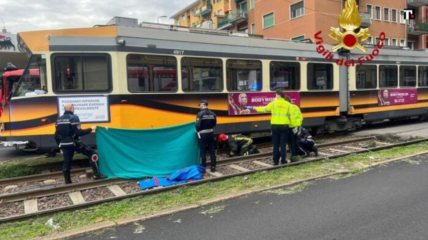 Milano, ragazzo investito in bicicletta