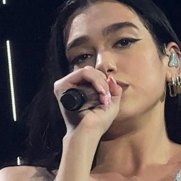 Dua Lipa contro i Mondiali