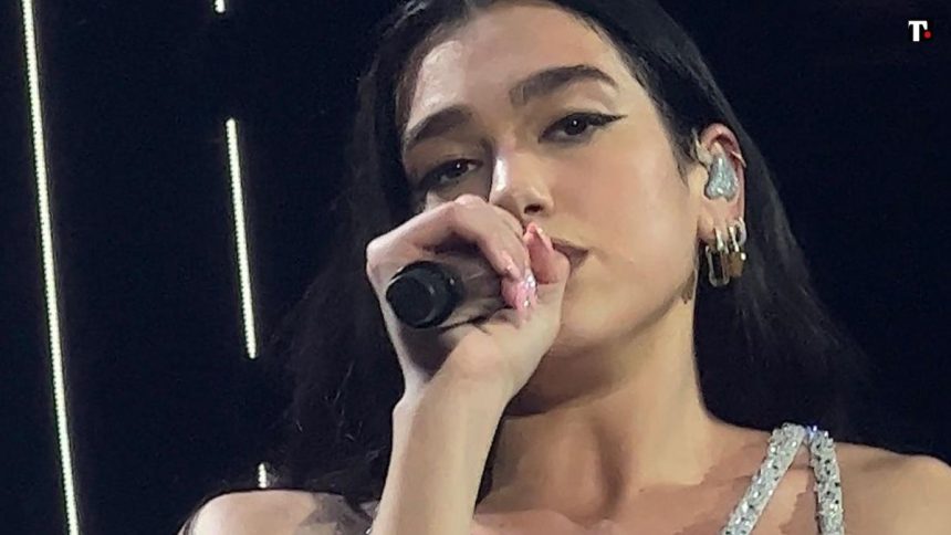 Dua Lipa contro i Mondiali