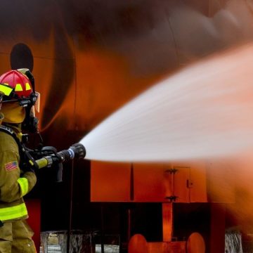 taranto incendio capannone taranto incendio capannone