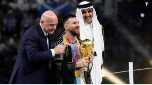 Messi e il mantello nero