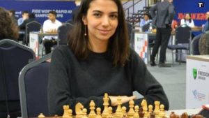 Chi è la campionessa di scacchi iraniana