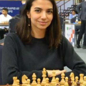 Chi è la campionessa di scacchi iraniana