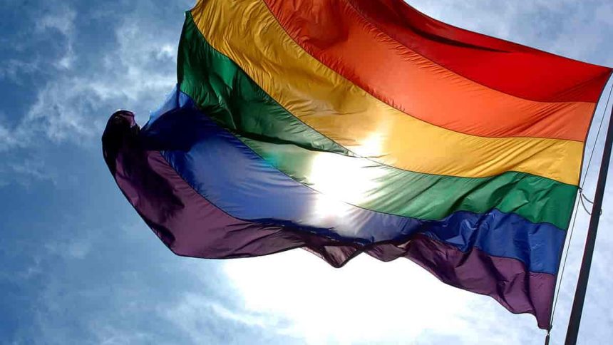 standard_compressed_Rainbow_flag_and_blue_skies Mese LGBT+, pro life e governo rovinano la festa della cultura queer in Italia