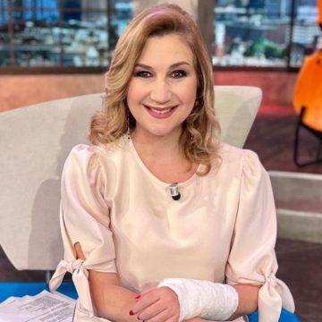 Serena Bortone braccio fasciato