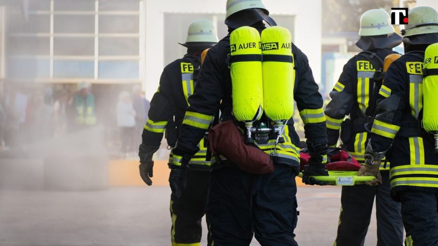 Incendio a Milano: evacuato un palazzo