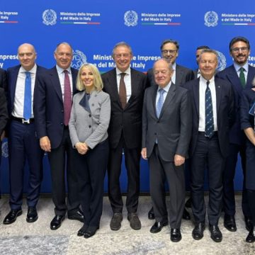 Farmaceutica, Urso incontra le FAB13: “Apriamo tavolo di confronto permanente”