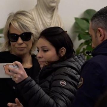 Maria De Filippi selfie fan