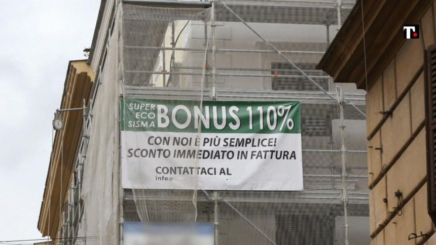 Superbonus come il caro-carburante: il governo prima strappa e poi ricuce