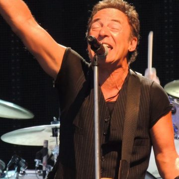 Bruce Springsteen, chitarra lanciata