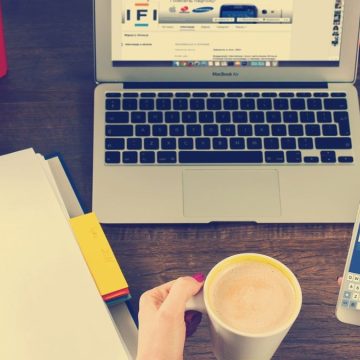 Facebook, un quarto della popolazione lo usa ogni giorno