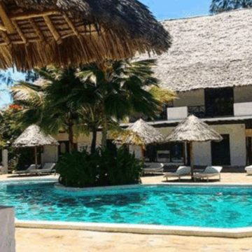 Kenya, resort italiano in fiamme: scappano i turisti